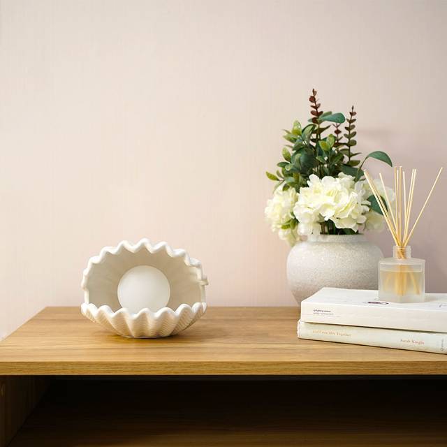 Sammie White Ceramic Shell Table Lamp + 3W G9 3000K - Cream (29.5cm H X 20.5cm W)