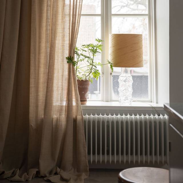Mimou - Gardin Ellie halvlinne på dubbel bredd - Beige