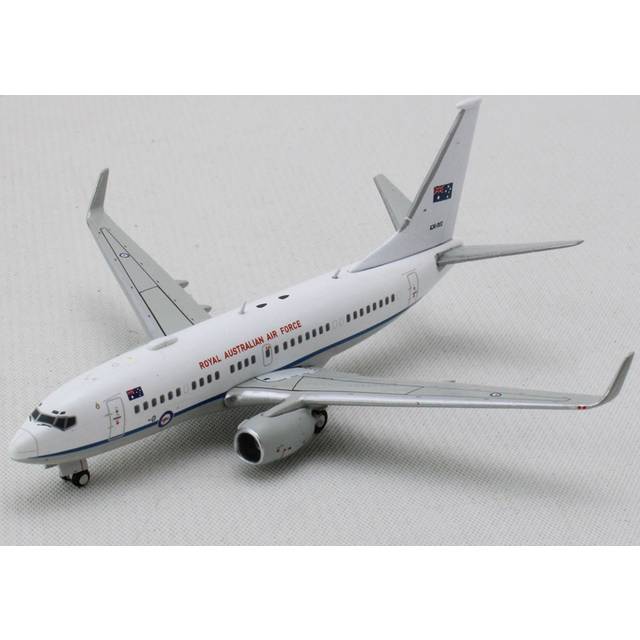 GeminiJets GM134 Boeing 737-700 Aircraft Royal Australian Air Force White with Blue Stripes Gemini Macs Series 1-400 Scale Diecast Model Airplane