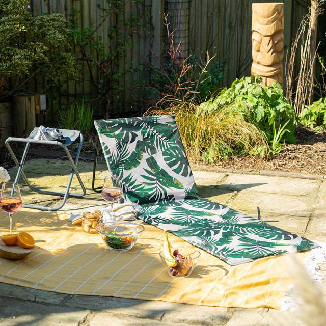 Folding Canvas Beach Lounger - Banana Leaf