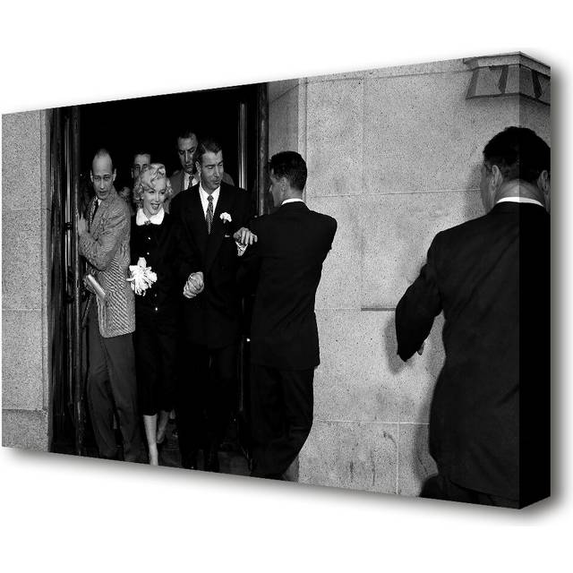 Marilyn Monroe - Wrapped Canvas Photograph Print (81.3 cm H x 121.9 cm W)