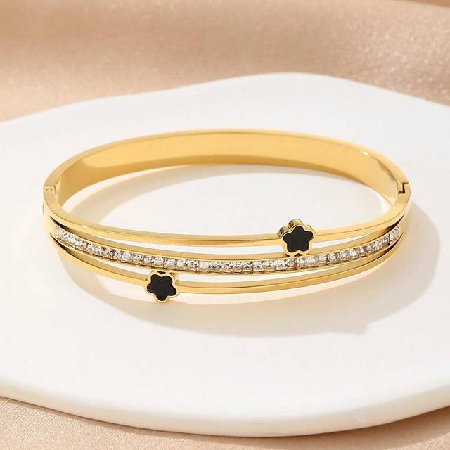 SHEIN 1pc Gold Plated Stainless Steel Cubic Zirconia & Black Five-Petal Flower Design Bracelet For Women, Perfect For Daily Wear, Street Style, Work Commute