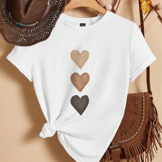 SHEIN Casual Women Heart Graphic Regular Fit Round Neck Short Sleeve T-Shirt, Suitable For Summer
