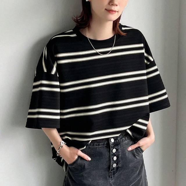 FRIFUL Women&#39;s Striped Round Neck Oversized T-Shirt