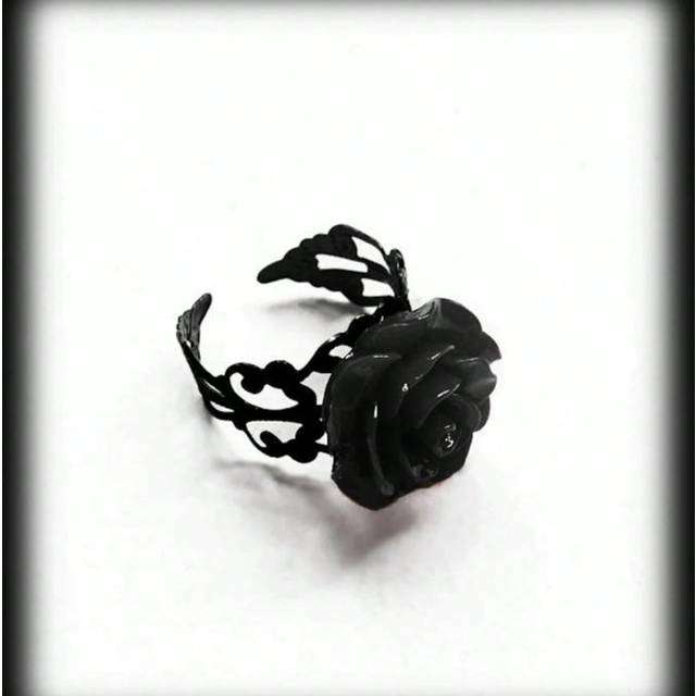 SHEIN 1pc Valentine&#39;s Day Gothic Style Red Rose Decor Adjustable Open Ring For Women Valentines,Mom,Mother,Mother&#39;s Day,Gift