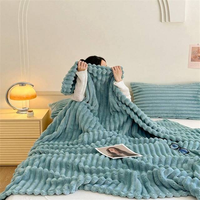 SHEIN 1 Pc Solid Color Flannel Blanket, Soft Cozy Wool Blanket, Available In Multiple Sizes, Christmas Blanket Suitable As Bedspread & Sofa Throw, Suitable