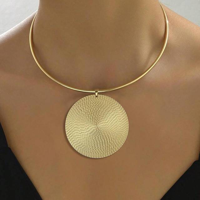 SHEIN 1pc Minimalist Vintage Metal Circle & Water Drop Pendant Necklace
