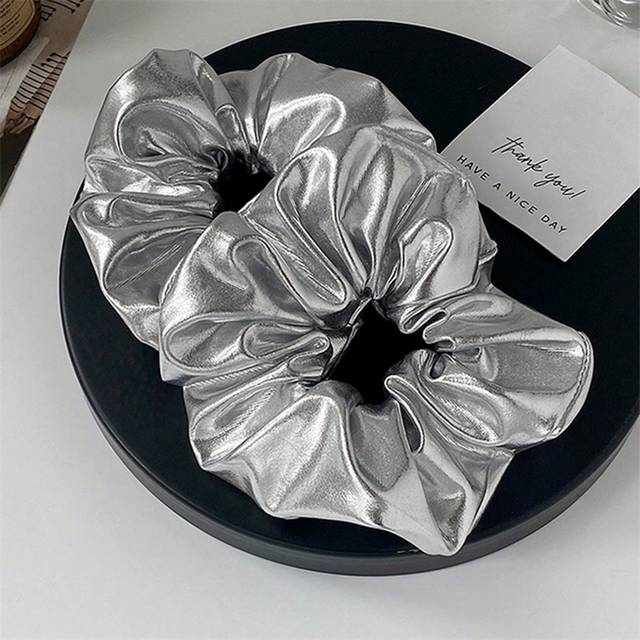 2 st. Liten storlek Skinande Silverfärgad Patent Läder Scrunchie Hårsnoddar För Dagligt slitage , Y2K Mode , Minimalistisk stil - Silver 2st (En-Storlek)