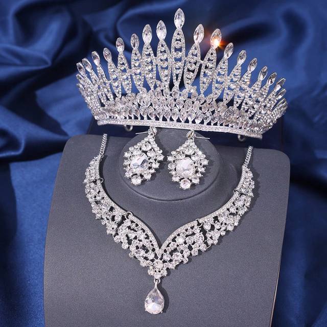 SHEIN 4pcs Women&#39;s Green Luxurious Big Crystal Crown, Earrings, And Necklace Set, Queen Style Red Accessories For Wedding, Party, Festival And Formal Occasi