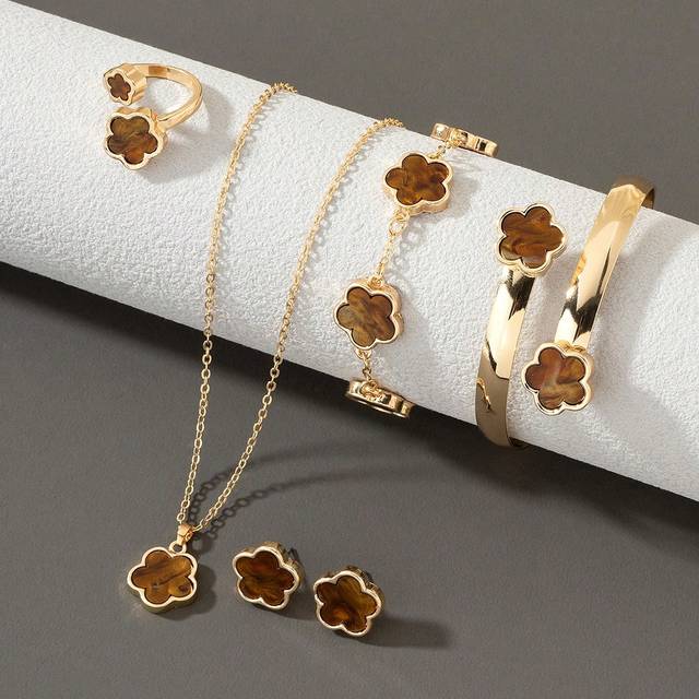 1 set: 1 Lucky Clover hängehalsband, 1 armband, 1 par örhängen, 1 ring, 1 armring, smyckesset för kvinnor - Brun (En-Storlek)