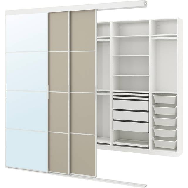 SKYTTA / PAX walk-in garderob med skjutdörrar, vit Mehamn/Auli/gråbeige spegelglas, 251x115x240 cm