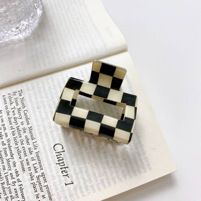 (StyleC) Acrylic Handmade Hair Clip With Chessboard Design Trendy Hair Accessory Women For