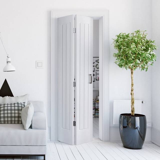 Liberty Doors White Internal Primed Cottage Bi-fold Door (51780) Size (Height x Width x Thickness): 1981x762x35mm (78&apos;&apos;x30&apos;&apos;)