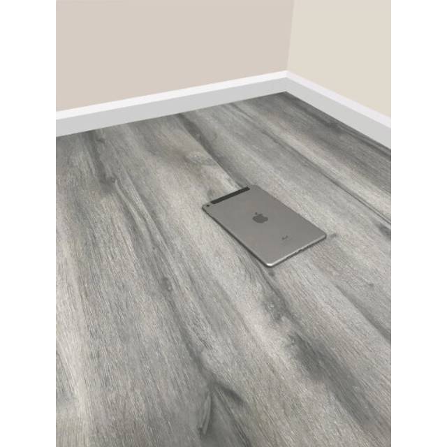 8mm Grey Oak Effect Laminate Flooring - 1m2 Pack Size - Click System