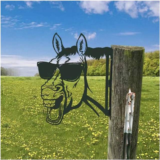 (9) Farm Peeping Cow Balcony Yard Decorative Metal Garden Art Protector Hanging Ornaments Cartoon Outdoor Statues Home Art Ornaments