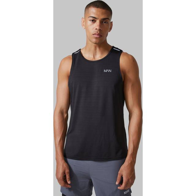 Man Active Engineered Performance Regular Fit Vest - Black - M