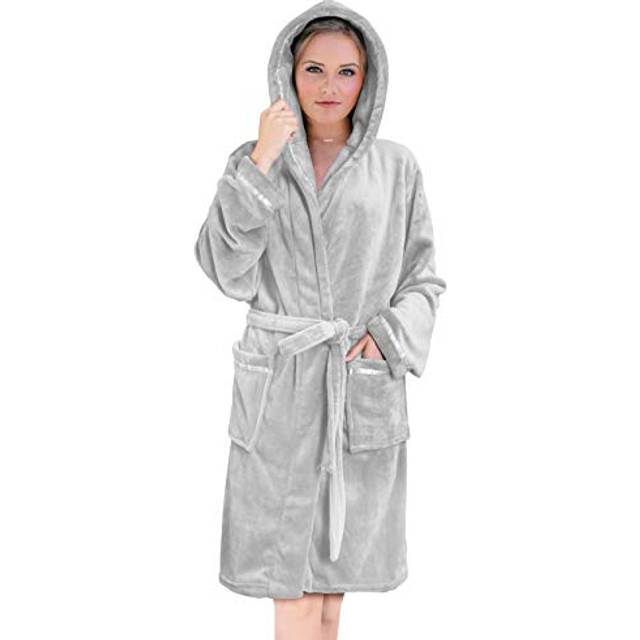 PAVILIA Light Gray Short Robes for Women  Plush Soft Womens Bathrobe Lightweight  Fluffy Fuzzy Cozy Women? Bath Robe Knee Length  Shower Spa House Kim