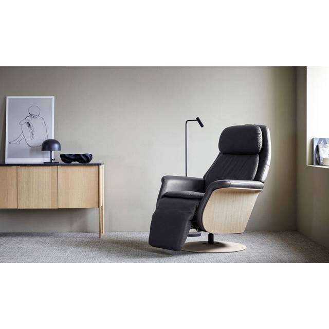 Stressless Sam Power Recliner with Sirius Base and Wood Arms - Batick