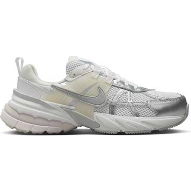 Nike – V2K Run – Vita och silverfärgade löparskor-Vit/a