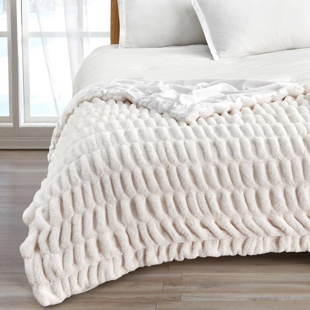 Great Bay Home Fuzzy Ruched Faux Fur White Throw Blanket | Ultra|Soft Reversible Throw | Thick Throw for Chair  Sofa  or Bed | Warm  Reversible Blanke
