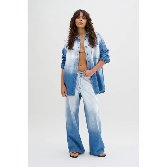 Malo Denim Shirt - Blue Dip Dye - Danish brand MY ESSENTIAL WARDROBE offer a range of wardrobe staples that transcend trends and seasons. Each collection is filled with daily basics, such as denim, outerwear, and minimalistic yet feminine silhouettes that are sure to become favourites in your wardrobe rotation.