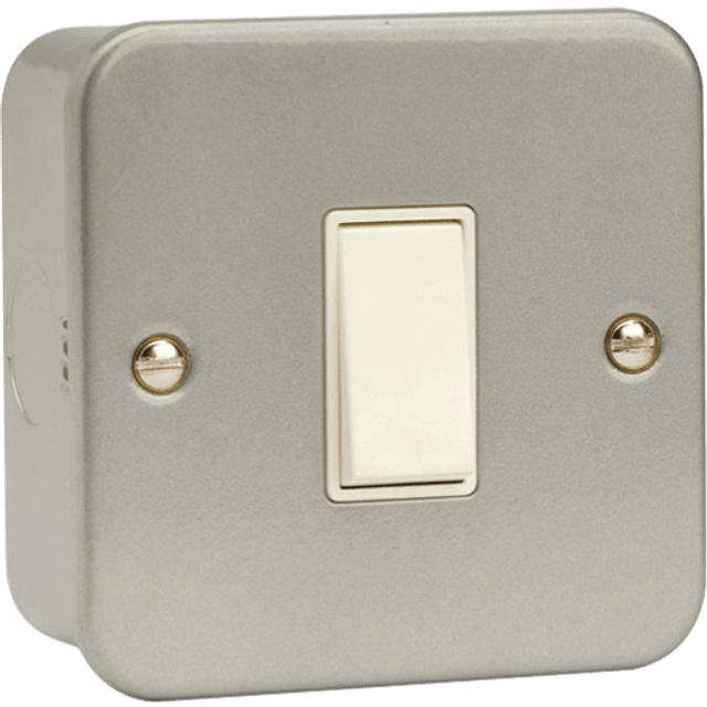 Click Scolmore Essentials Metal Clad 1 Gang Intermediate 10A Switch - CL025