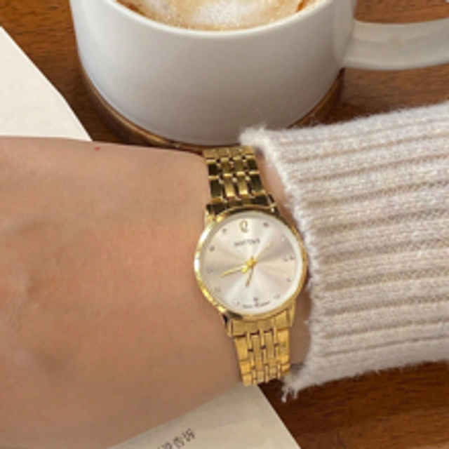 Nyhet Ulta-tunn Guld Färg Enkla Stilar Damer Klockor , Koreanska Version Fashionabel Enkel Vattentät Kvarts Armbandsur Med Stål Rem (En-Storlek)