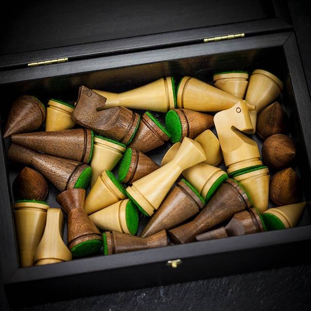 Manopoulos Modern Acacia Wood Chess Pieces in Gift Box - Medium - can be Engraved or Personalised