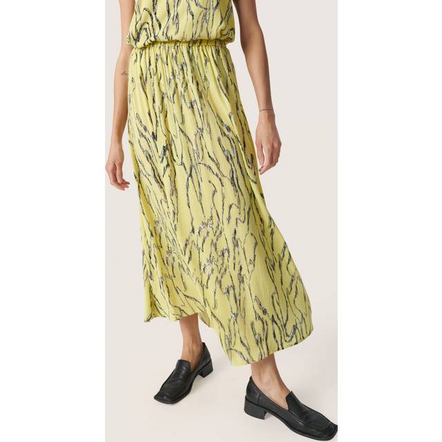Zaya Printed Skirt - Endive Traces - Copenhagen-based brand Soaked In Luxury champions sophisticated yet accessible style, delivering a range of wardrobe staples each season that showcases the label's refined design aesthetic. Minimalistic every day basics, flowing feminine dresses and tailored workwear are at the core of each collection, all crafted with the purpose of transcending seasons so you get more out of your favourite pieces.