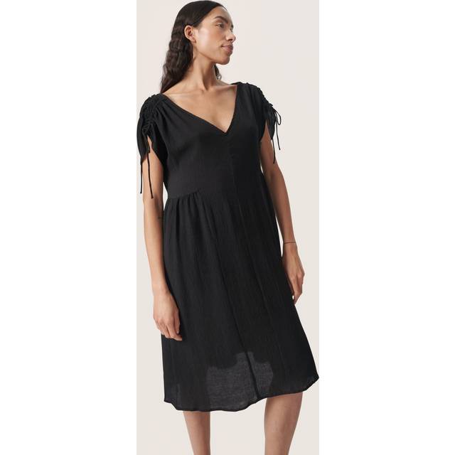 Kehlani Detailed Dress - Black - Copenhagen-based brand Soaked In Luxury champions sophisticated yet accessible style, delivering a range of wardrobe staples each season that showcases the label's refined design aesthetic. Minimalistic every day basics, flowing feminine dresses and tailored workwear are at the core of each collection, all crafted with the purpose of transcending seasons so you get more out of your favourite pieces.
