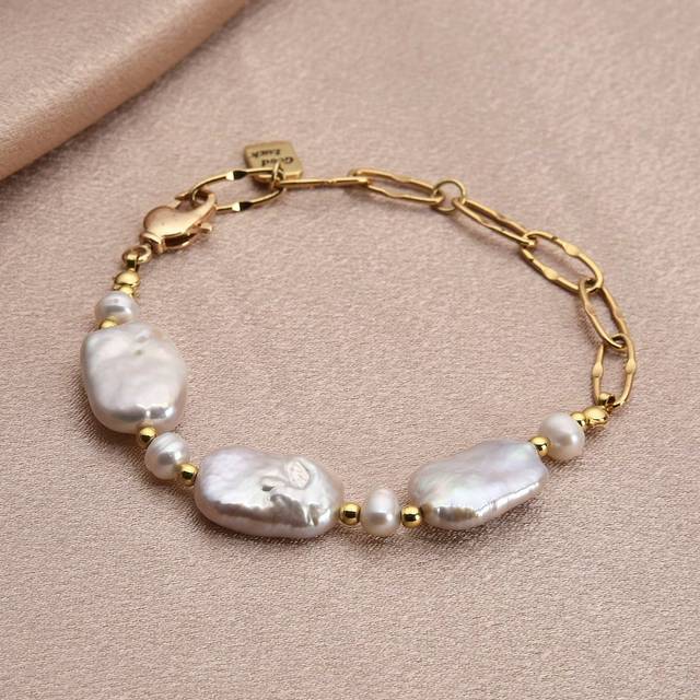 SHEIN 1pc 18k Gold Plated Natural Faux Pearl Bracelet For Women, Ideal Birthday Gift For Her