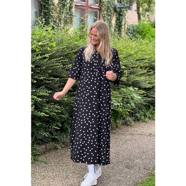 Loved by Lykke - Kjole - LY Smilla ss Dress - Black w/White Dots