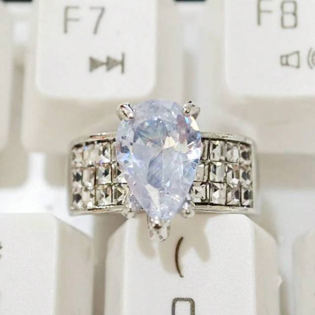 SHEIN An Elegant Silver-Plated Ring With A Large, Shimmering  Stone, Suitable For Engagement, Wedding, Party And Decoration Scenes