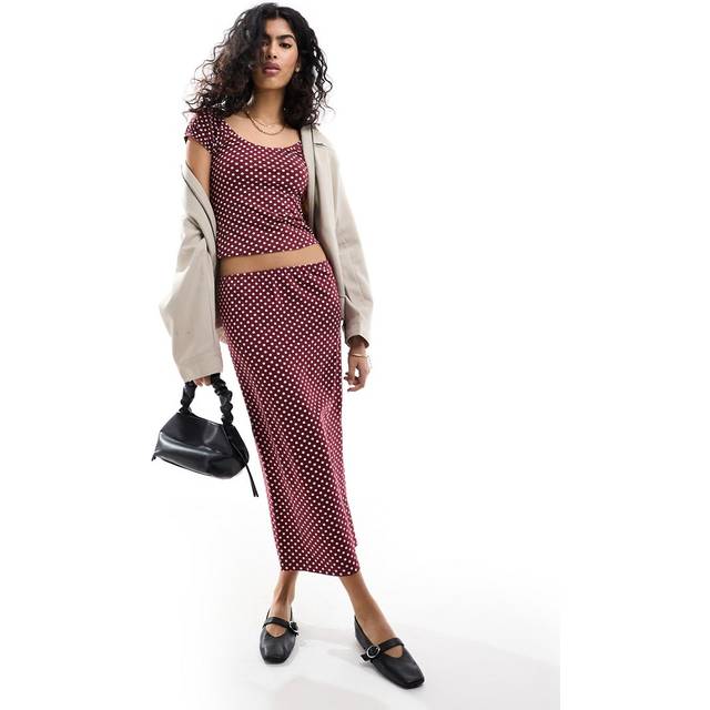 ASOS DESIGN – Vinröd, prickig, rak midikjol, del av set