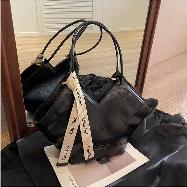 (Black) Light Luxury Tote Bag Underarm Bag Diamond Checkered Versatile Shoulder Bag