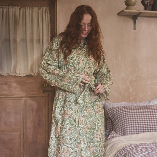 Piglet in Bed Morris & Co. Ernest Linen Robe