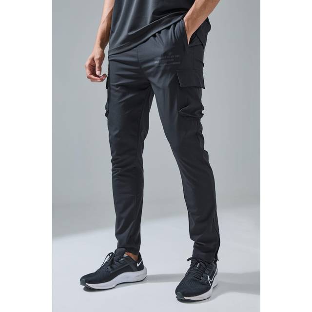 Man Active Gym Technical Tapered Cargo Jogger - Black - XS