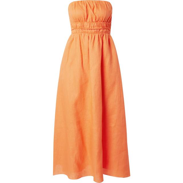 Romie Strapless Dress - Firecracker - Celebrating modern femininity, Australian label Forever New is all about alluring prints and flattering silhouettes. Bringing an air of luxury to the everyday, Forever New's striking attention to detail- from delicate lace to intricate stitching- lifts each piece giving it covetable status. Whether it's a wedding guest outfit or a sharp suit you're looking for, Forever New's latest collection has something for every occasion.