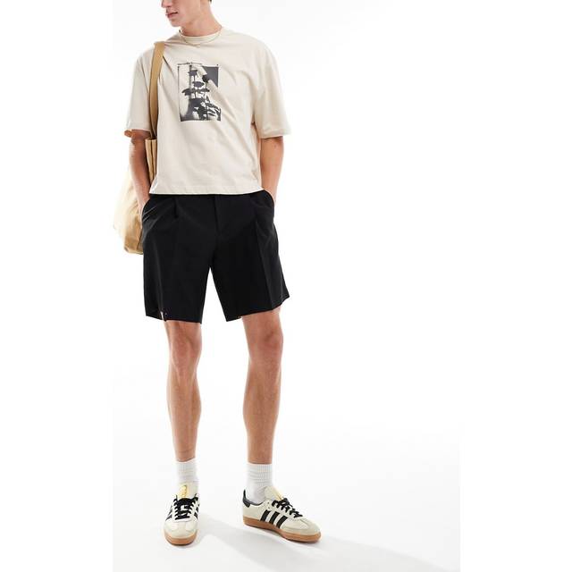 Jack & Jones – Svarta, figursydda shorts med plissering och ledig passform-Svart/a