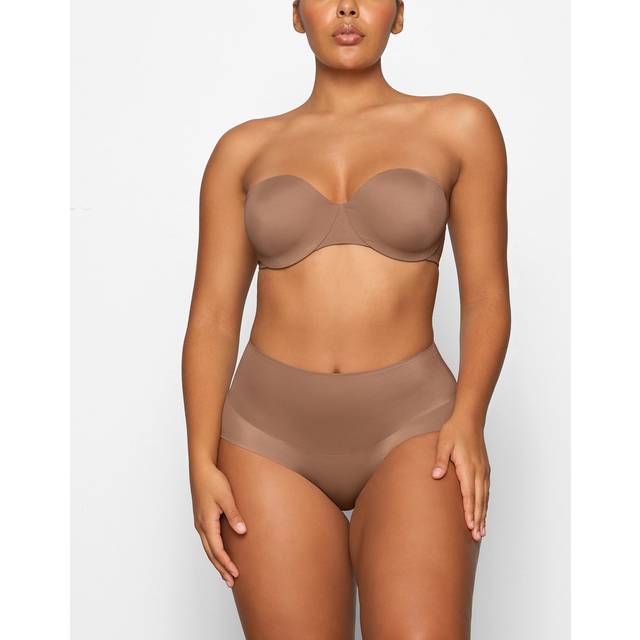 SKIMS Unlined Strapless Bra | Medium Neutral | 42A | Smoothing Intimates - Sienna