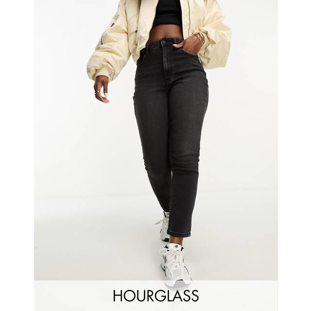 ASOS DESIGN Hourglass – Svarttvättade, bekväma mom jeans i smal passform-Svart/a