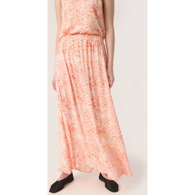 Zaya Printed Skirt - Apricot Dizzy Print - Copenhagen-based brand Soaked In Luxury champions sophisticated yet accessible style, delivering a range of wardrobe staples each season that showcases the label's refined design aesthetic. Minimalistic every day basics, flowing feminine dresses and tailored workwear are at the core of each collection, all crafted with the purpose of transcending seasons so you get more out of your favourite pieces.