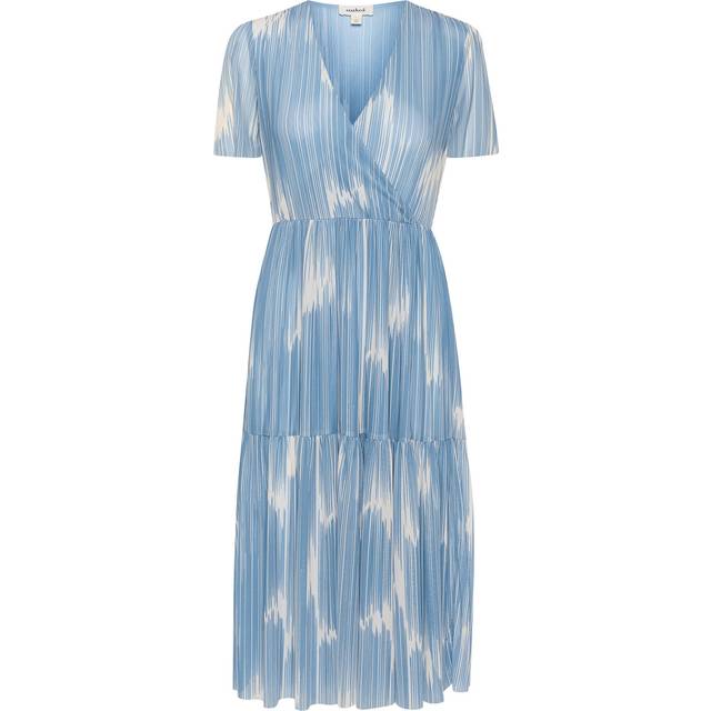 Aldora Printed Tiered Dress - Blue Scattered Print - Copenhagen-based brand Soaked In Luxury champions sophisticated yet accessible style, delivering a range of wardrobe staples each season that showcases the label's refined design aesthetic. Minimalistic every day basics, flowing feminine dresses and tailored workwear are at the core of each collection, all crafted with the purpose of transcending seasons so you get more out of your favourite pieces.