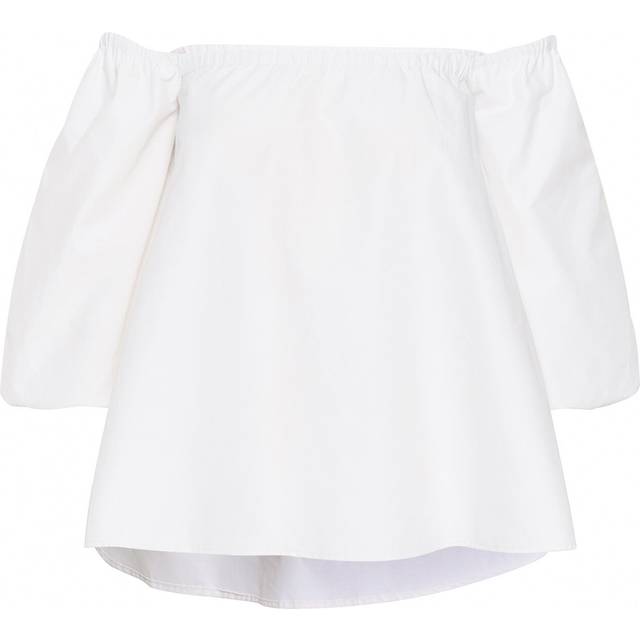 Pampa T-Shirt - Bright White - Founded in 2008 by Sanne Sehested, Gestuz is a contemporary Danish fashion brand known for its effortlessly chic and modern aesthetic. The label seamlessly blends Scandinavian minimalism with bold, vintage-inspired designs to create pieces that are both timeless and on-trend. Whether it's sleek tailoring, statement outerwear, or everyday essentials, you are sure to find something that will portray your individuality with confidence and style.