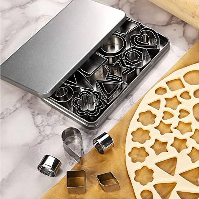 30Pcs Metal Cookie Cutters Set, 10 Shapes Small Biscuit Cutters with Box Geometric Biscuit Cutter Stainless Steel Fondant DIY Baking Pastry Cutters
