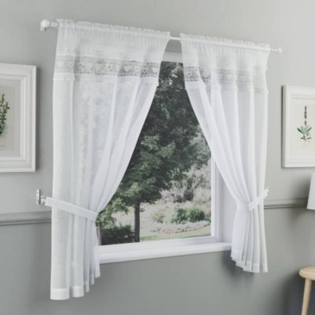 White heart kitchen window set curtains with matching tie back - 55x36"