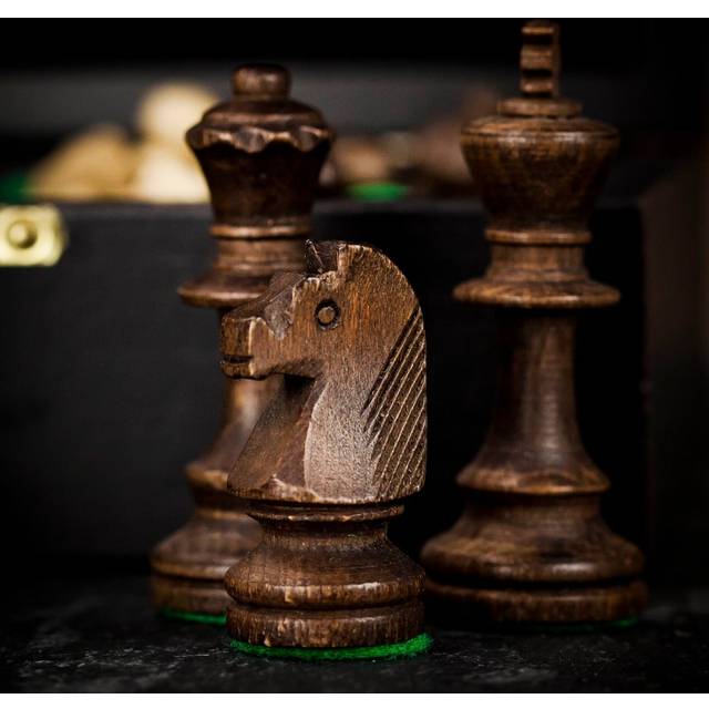 Manopoulos Hornbeam Staunton Chess Pieces in Wood Gift Box - Medium - can be Engraved or Personalised - Mixed Wood
