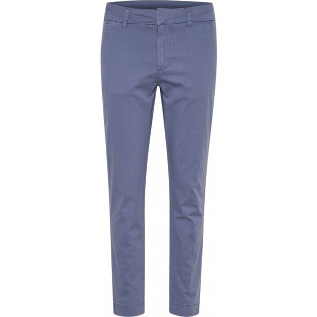 Mette Cropped Trousers - Blue Indigo - Danish brand KAFFE has been offering timeless collections adorned with feminine details since 1993. The label offers a range of versatile, minimalistic styles that look and feel great, making your daily edit stylish and effortless.