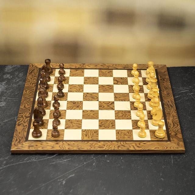 Manopoulos Walnut Burl Chess Set with Staunton Pieces in Presentation Box - X Large - can be Engraved or Personalised