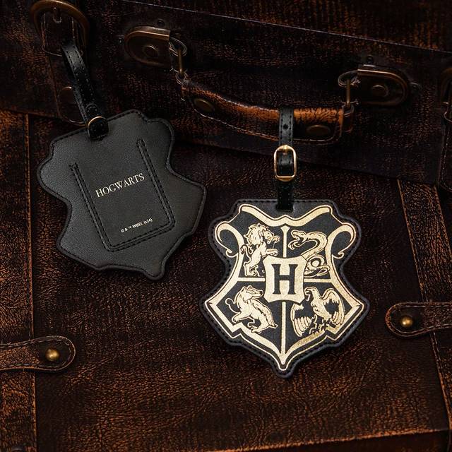 SHEIN 1pc Harrypotter Hogwarts College Badge Printed Luggage Tag, Gifts